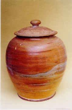 Ceramic vase by "Mantra"
