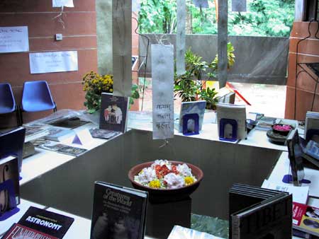 General display of research material