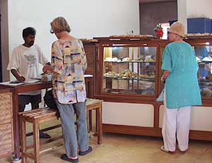 AV Bakery shop in Douceur