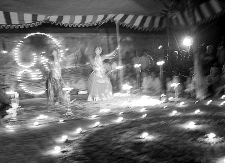 Saroja and Lakshmiprabha in the Shiva temple in Irumbai