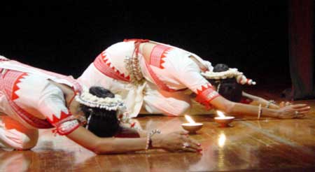Offering: Jothi and Srimoyi dance Odissi - photo Pino
