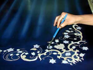 Auromode's hand-painted silk scarves are the only of its kind being made in India.