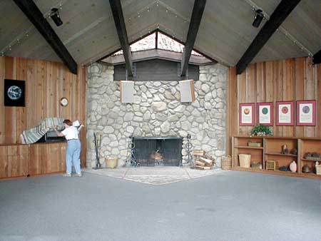 Spaceous interior of the general ‘Las Olas’ meeting area