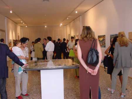 Drawing  crowds in Venice