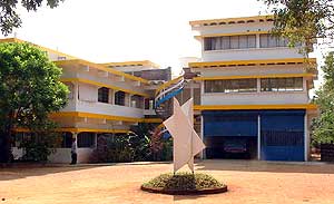 CSR manin building