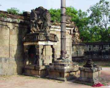 Small corner in the temple courtyard, dedicated to the god Shiva